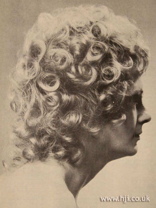1970s Curly Blonde Hairstyle 1970s Curly Blonde Hairstyle