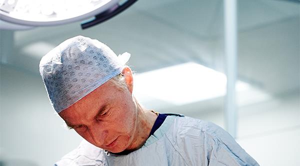 Gary Ross becomes first surgeon to recieve cosmetic surgery certification from RCS