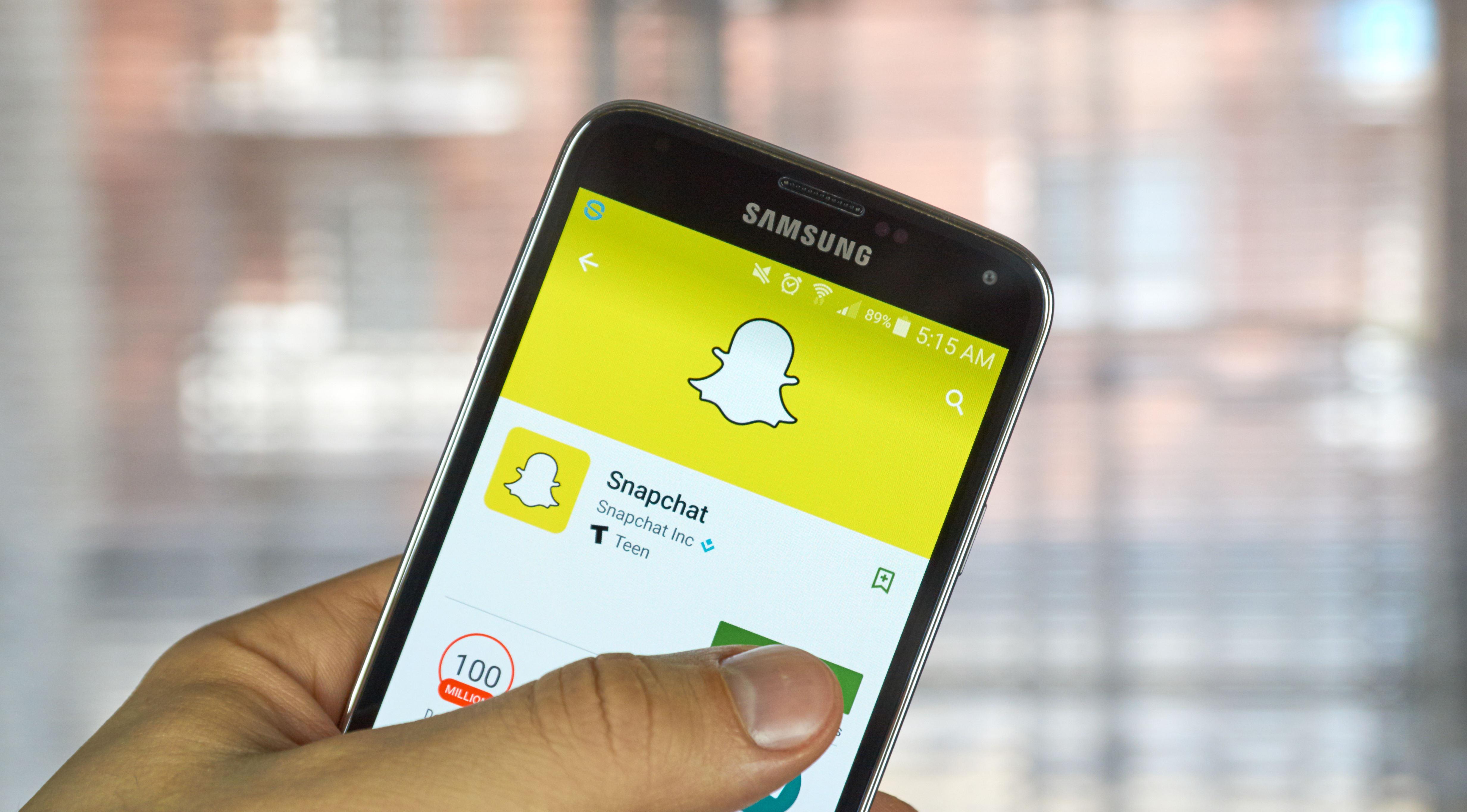 Miami plastic surgeon uses Snapchat to record surgeries live in the operating room 