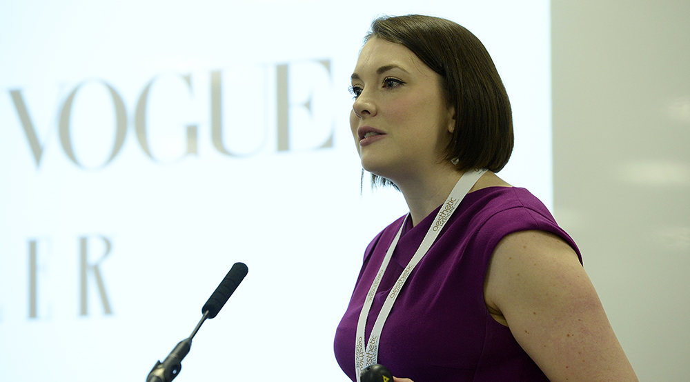 Julia Kendrick leads workshop on Navigating the Aesthetic Advertising Minefield at AM North