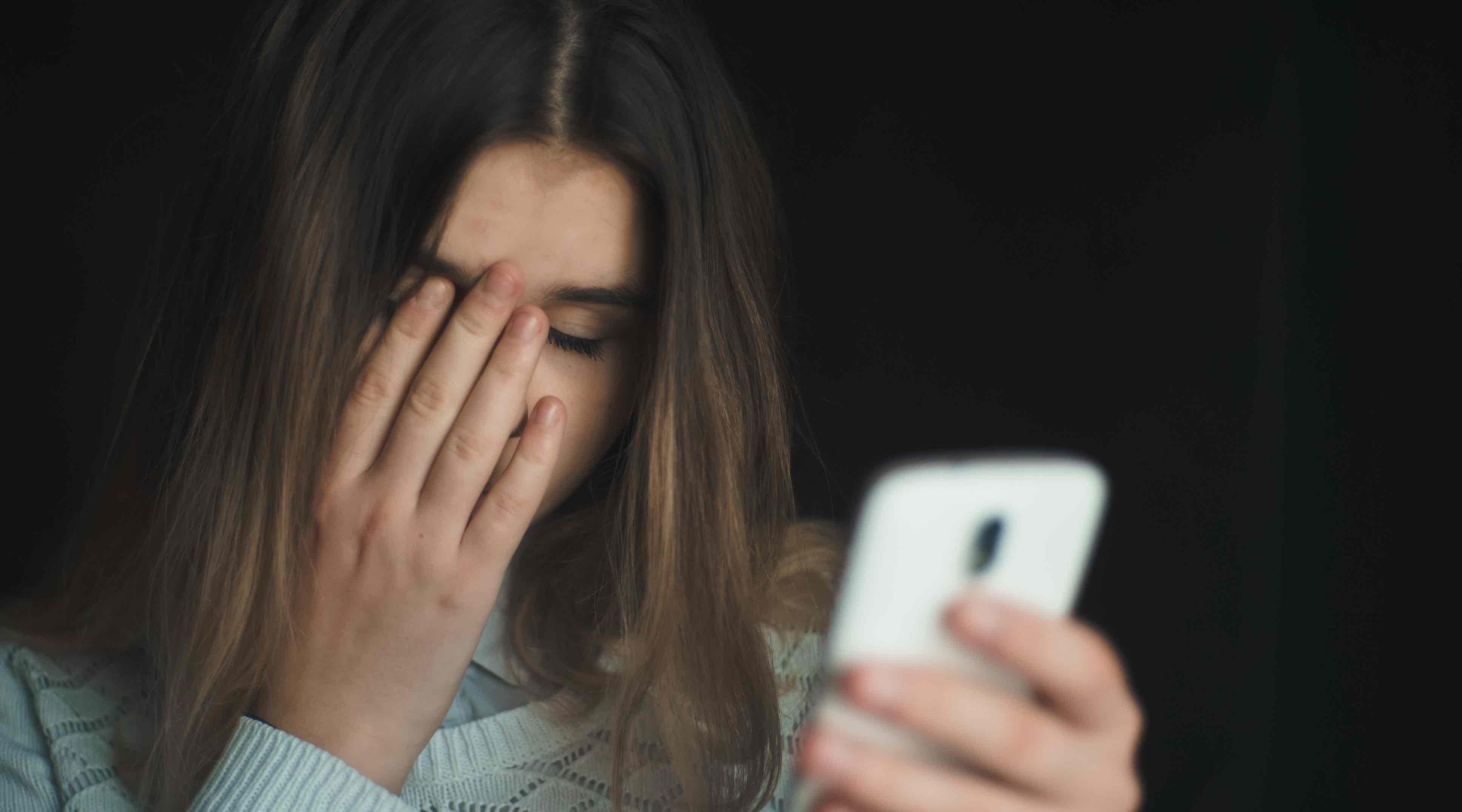 Acne increases social media anxiety for teenagers