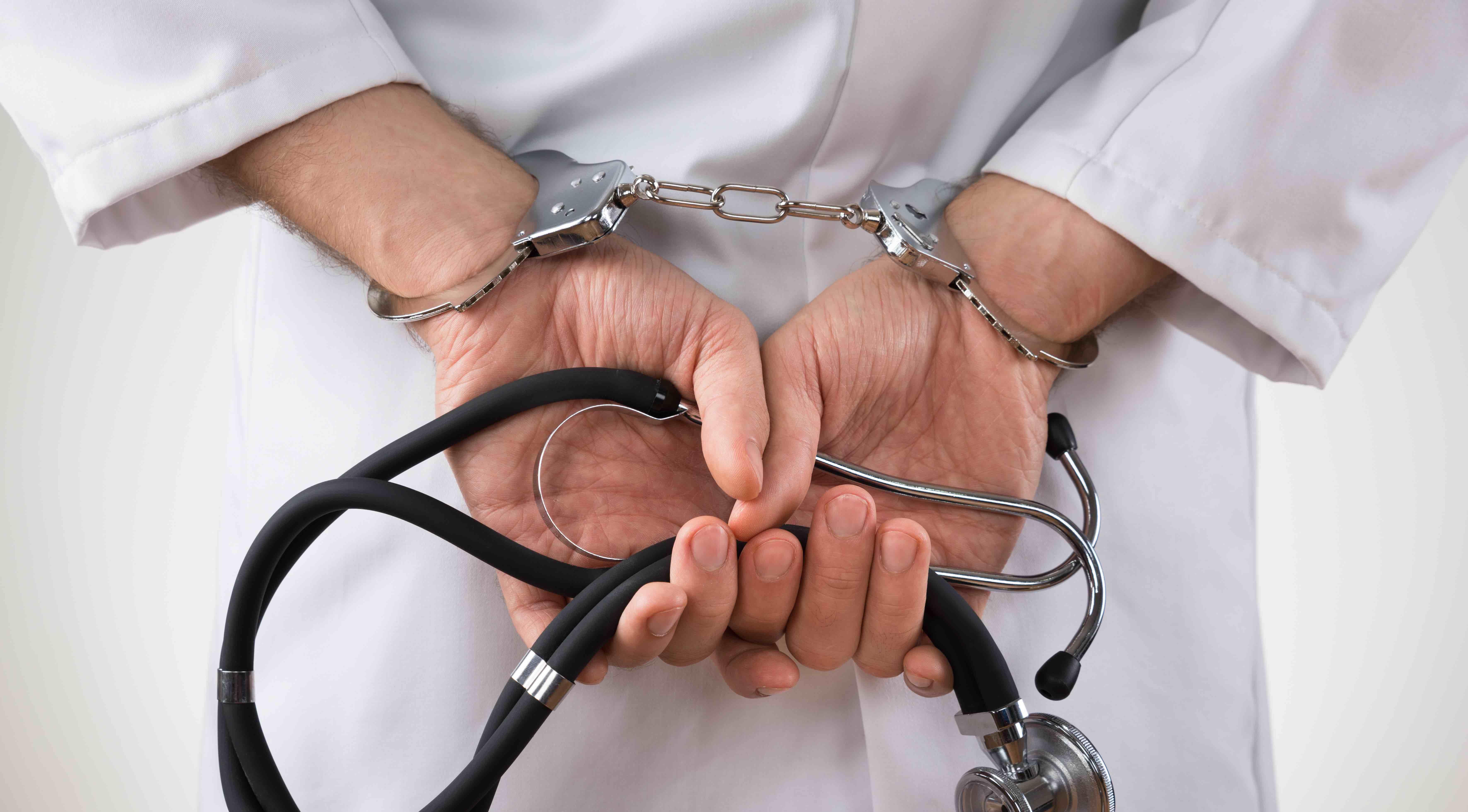 Disgraced breast surgeon Ian Paterson jailed for 15 years 