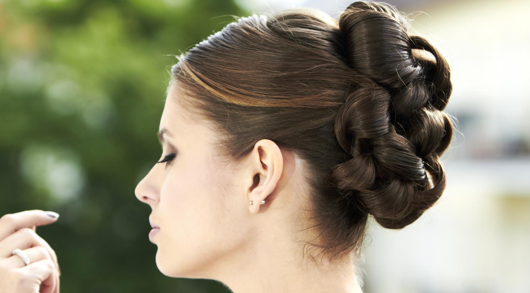 Ask the expert - I’m a freelance make-up artist and have started doing bridal make-up. How can I make this profitable