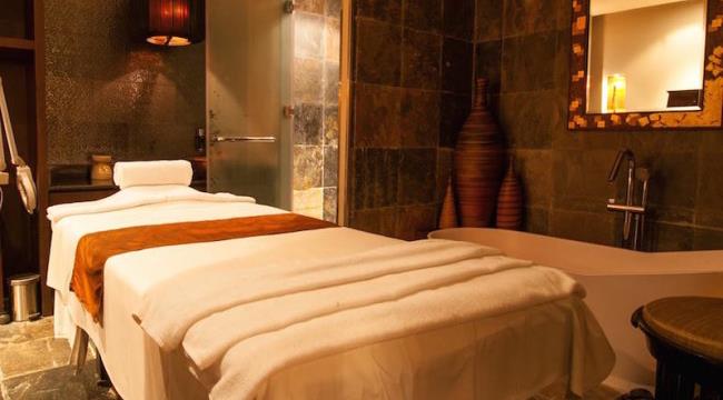 This month we tried: Bliss Instant Radiance Oxygen Facial at the SensAsia Urban Spa