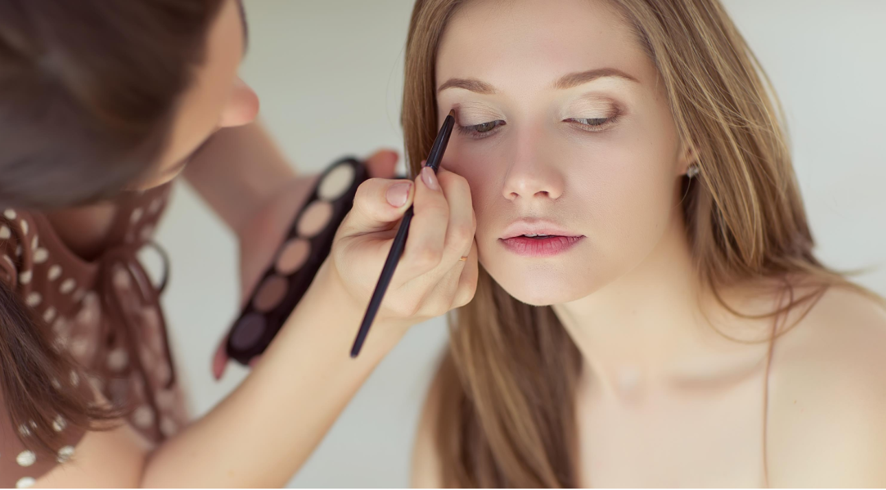 What to consider when choosing a make-up range for your salon