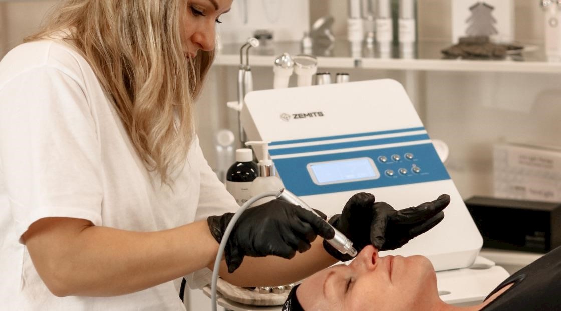 What's the difference between hydrodermabrasion and fluid dermabrasion?