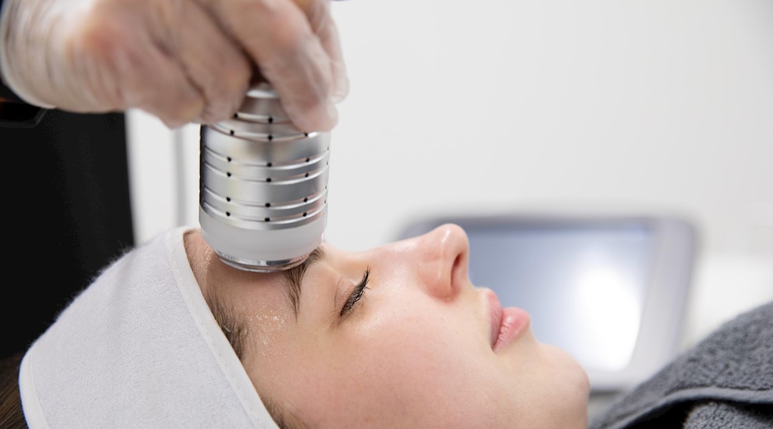 How to minimise rosacea symptoms with advanced facials and active ingredients