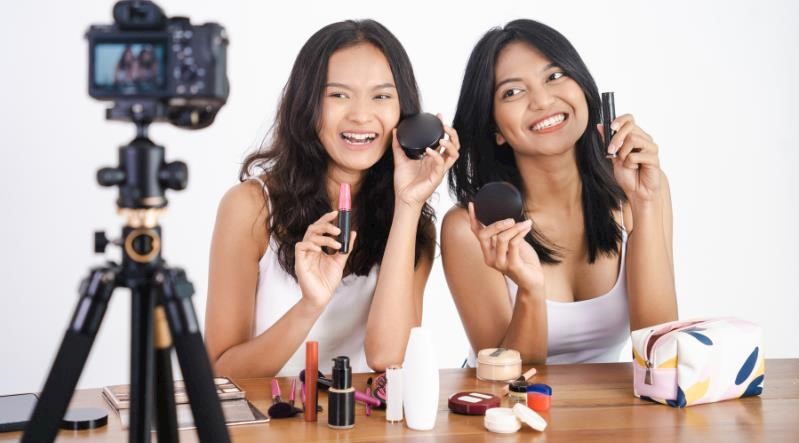 TikTok’s biggest beauty trends, from slugging to siren eyes
