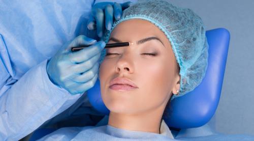 Join Julie Cox for Aesthetic Medicine North’s opening lecture on The Upper Third