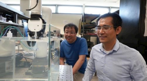 Virginia tech researcher creates "invisible tweezers" to move tiny bioparticles