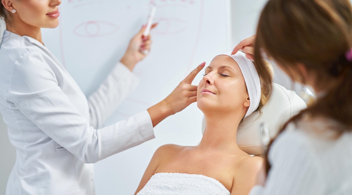 Sinclair collaborates with Harley Academy to offer facial treatment training
