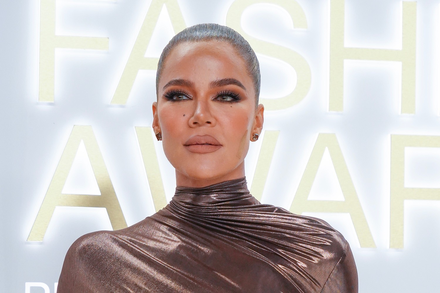 Khloe Kardashian Debuts New Hair Colour