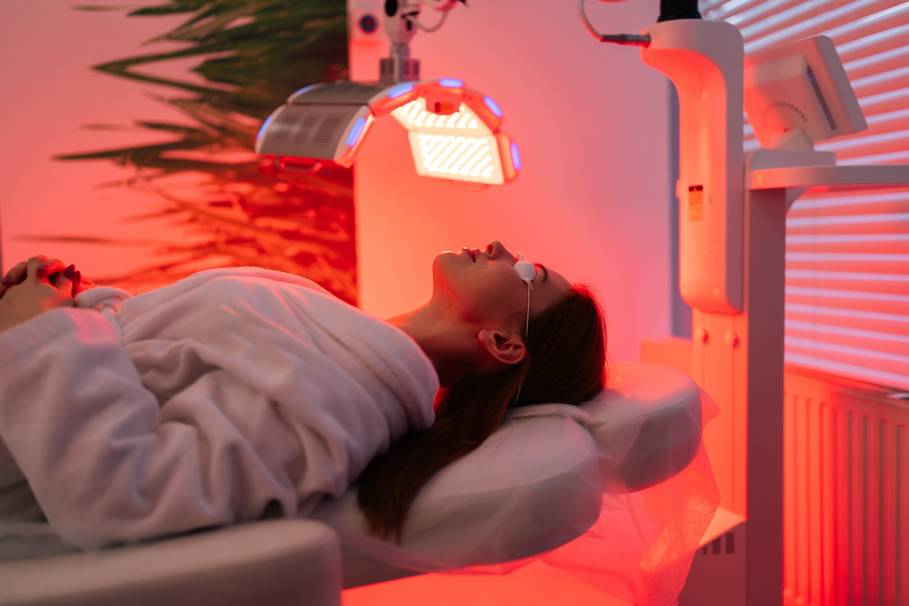 How does red light therapy work? 