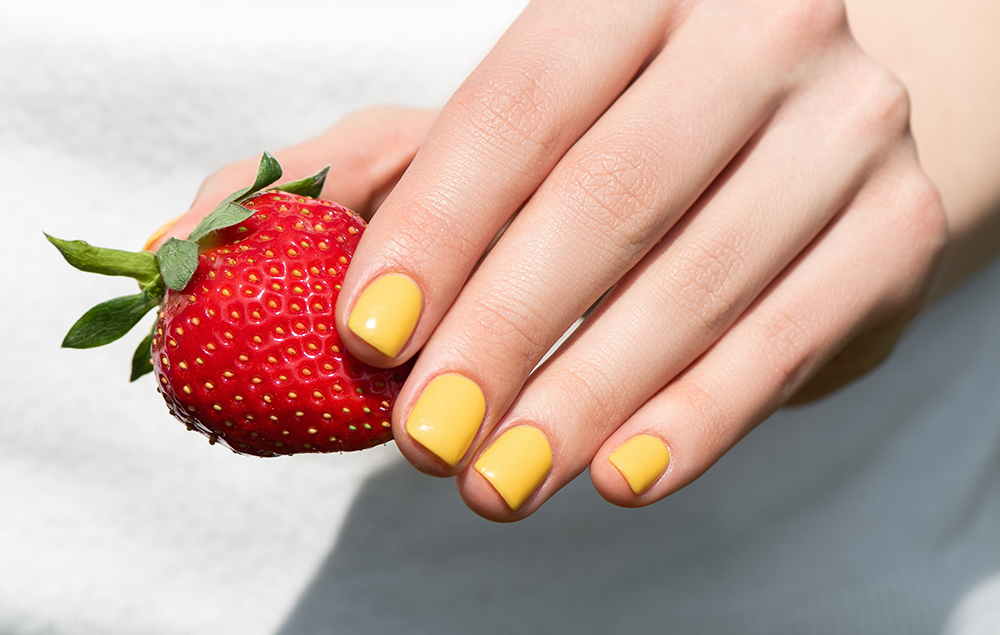 Siete nutrientes que fortalecerán tus uñas este verano