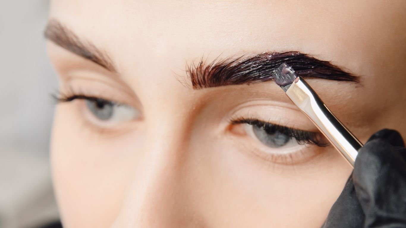 How to manage allergens in brow and lash tints