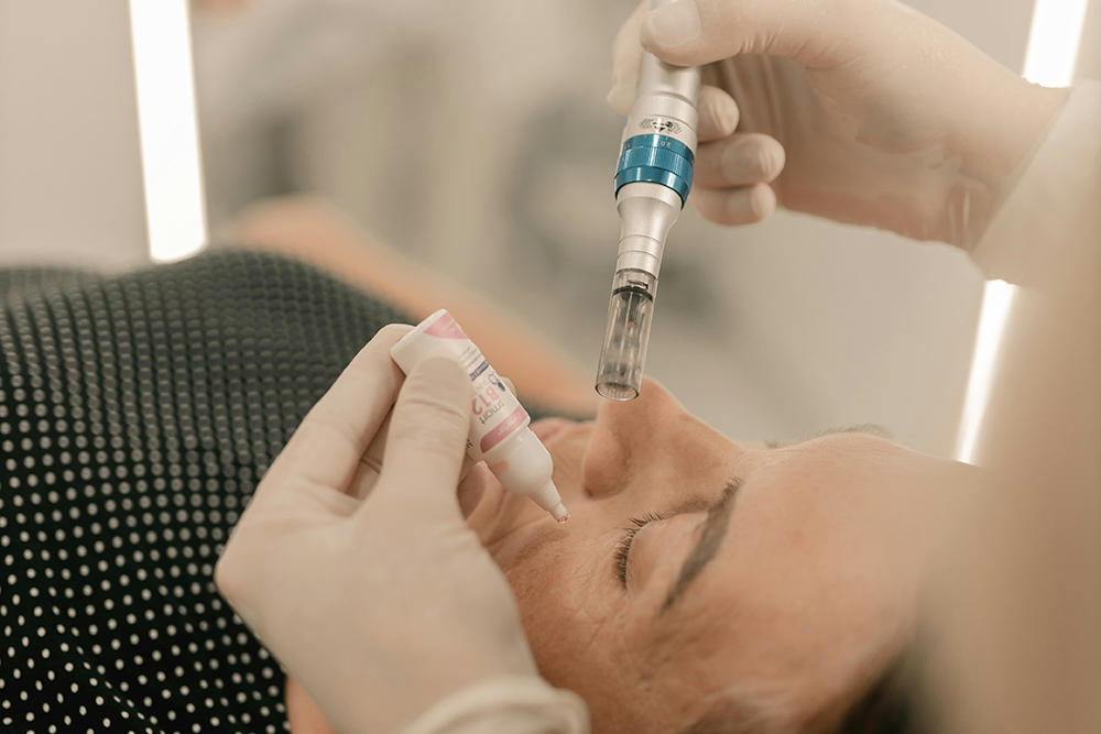 Péptidos biomiméticos en medicina estética: avance terapéutico y estimulador celular de precisión