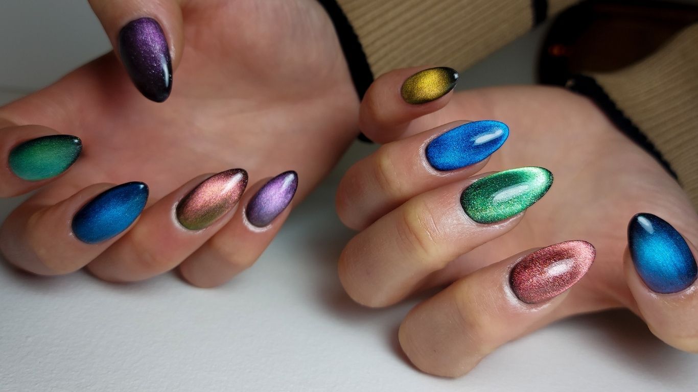 Cat eye nails: What are they and how to create them?