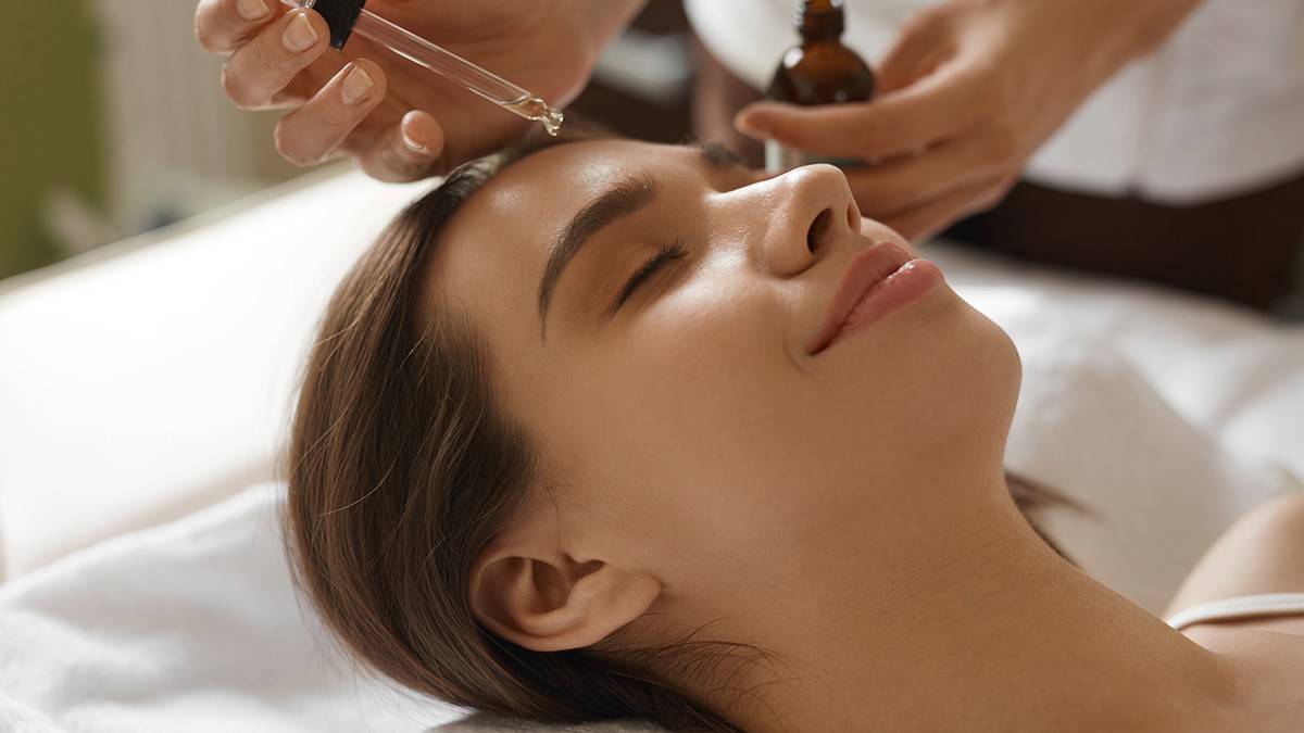 How to create a summer-proof makeup base for radiant, long-lasting skin
