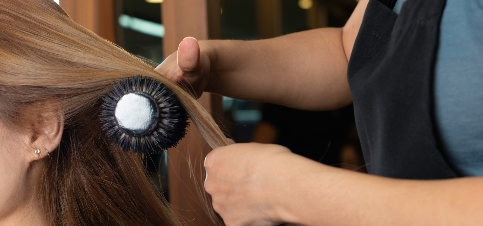 Raíces de cabello: El nacimiento del brushing y su impacto en la peluquería moderna