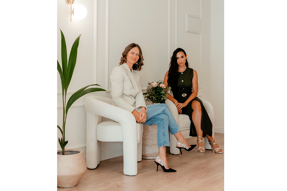 Jenifer Alonso abre agenda en el exclusivo salón de Brigitta Ladanyi en la Ràpita