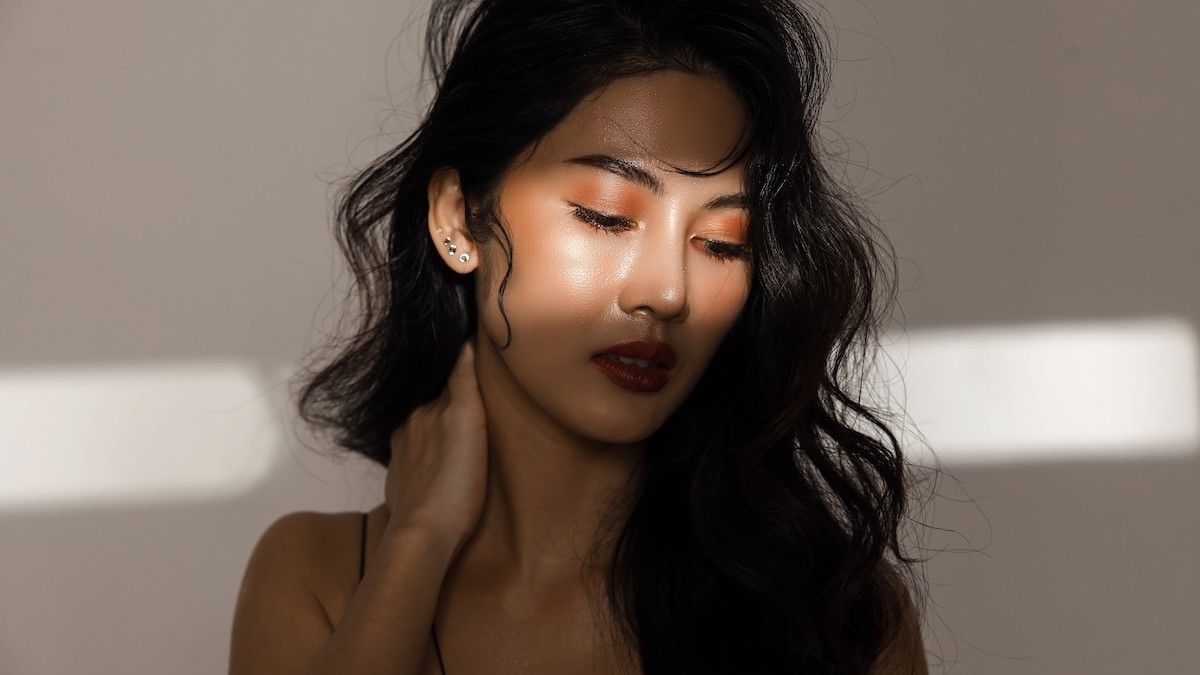 Autumn 2025 beauty and wellness trends: grunge makeup, polka-dot nails and sensory scents