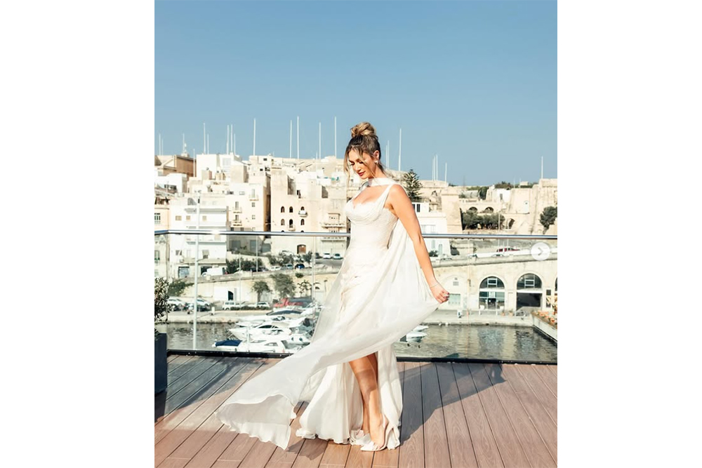 Delta Goodrem deslumbra en su boda con dos looks nupciales que marcan tendencia