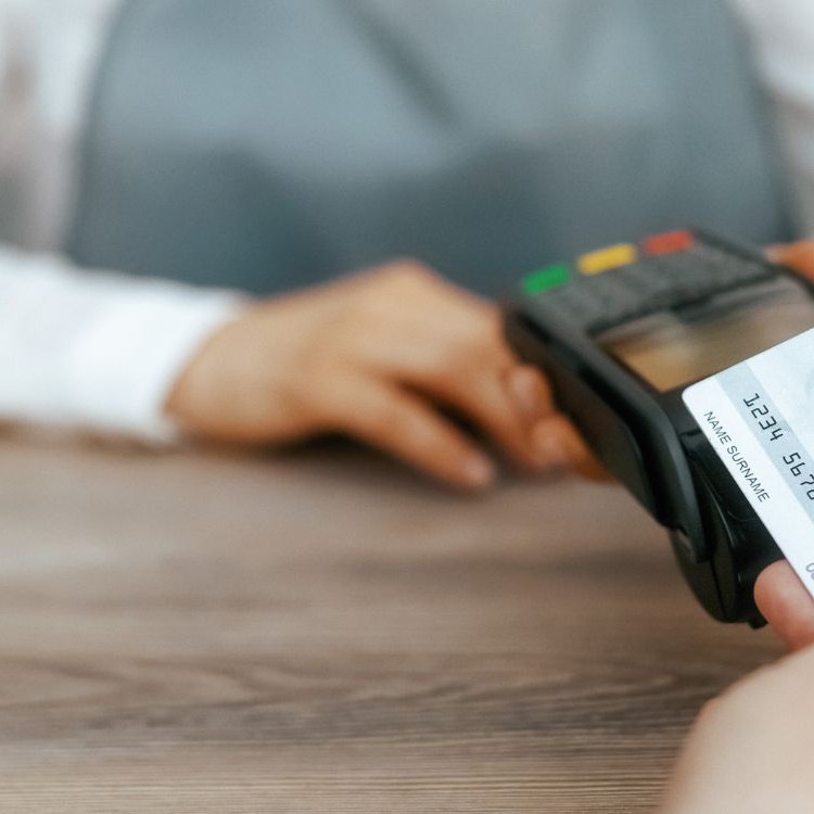 Precios, visitas y hábitos del consumidor en peluquería: cómo la economía impacta tu negocio
