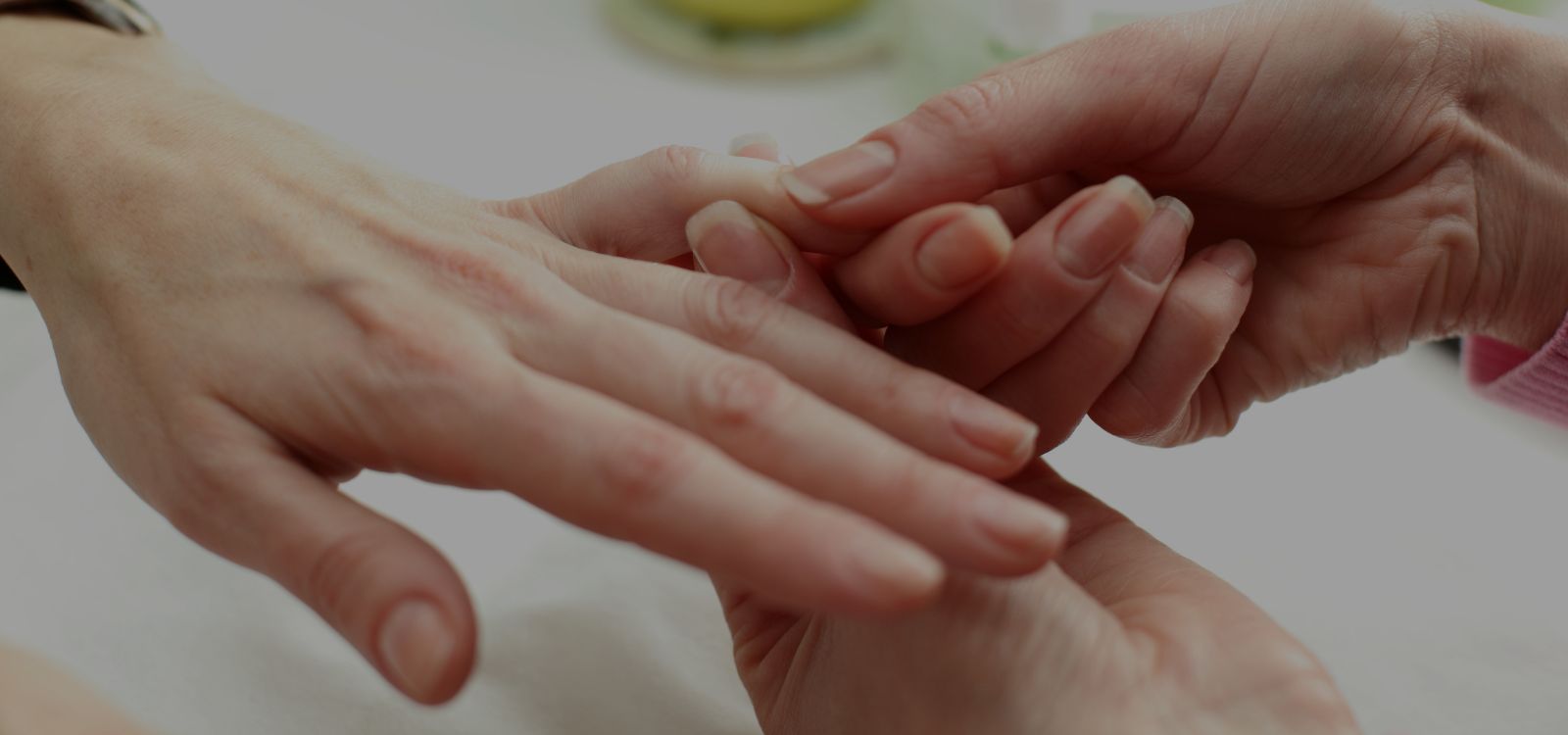 Del cuidado básico al lujo consciente: salud de la uña y sostenibilidad en la manicura profesional