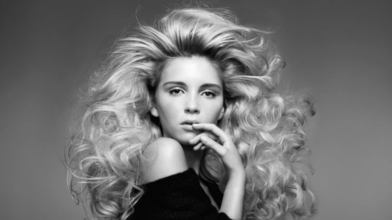 How to Get the Ultimate Party Hair: Trendy Looks for the Festive Season