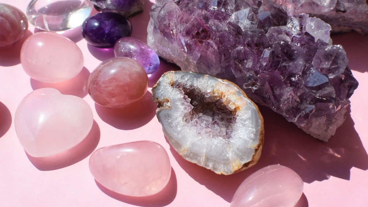 Crystal healing in beauty: how to use crystals safely and effectively in spa and salon treatments