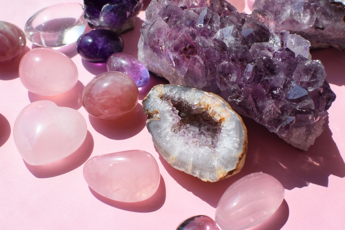 Crystal healing in beauty: how to use crystals safely and effectively in spa and salon treatments