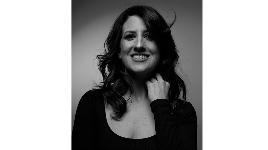 Angie Ovieczka: ”Entender la piel nos acerca a una vida más alineada"