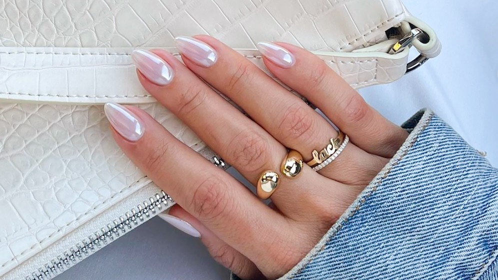 How to perfect your chrome nail technique