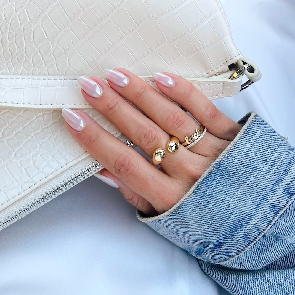 How to perfect your chrome nail technique