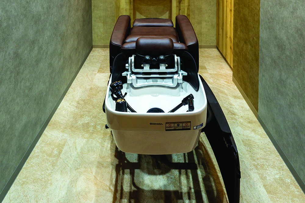 The All-in-One Motorised Salon Chair that Maximises Space While Boosting Revenue