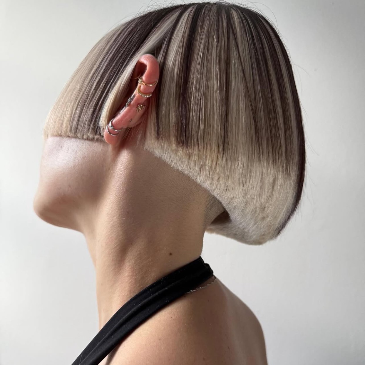 Get the Diamond Blonde Bob Look: Step-by-Step Style Guide