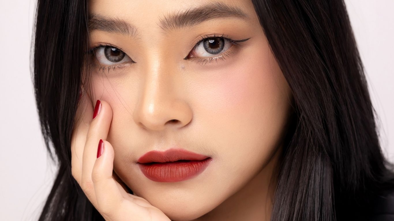 How beauty professionals can help clients choose the best blush