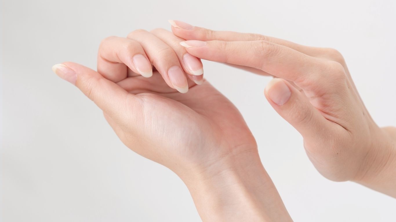 How to treat peeling and splitting nails 
