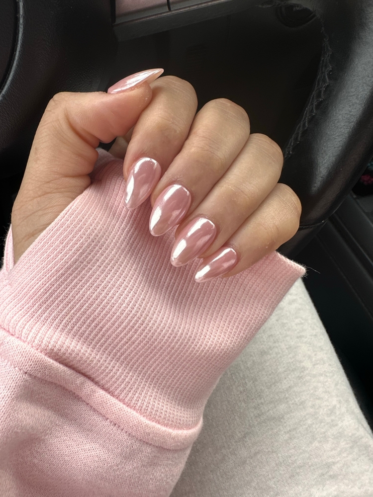How to perfect your chrome nail technique 
