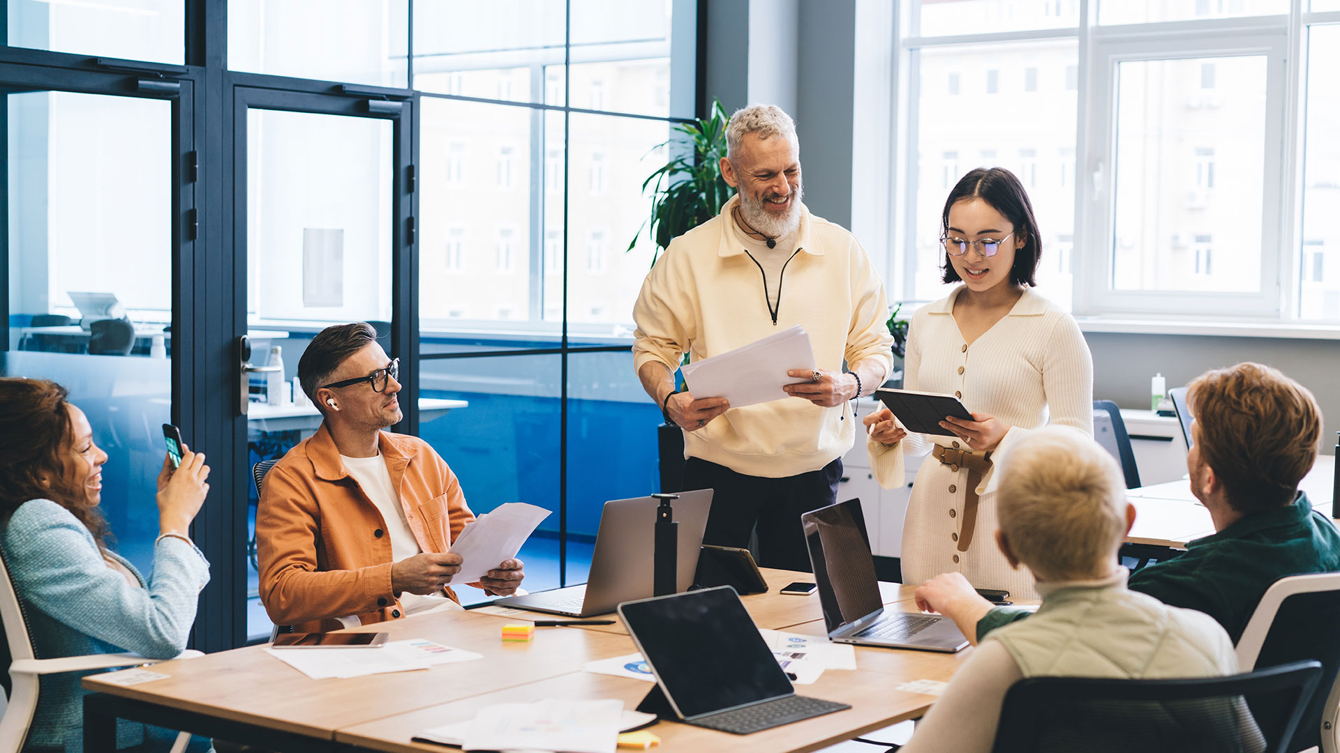 Apply Now: HJ Business Boardroom with L’Oréal Professional Returns 