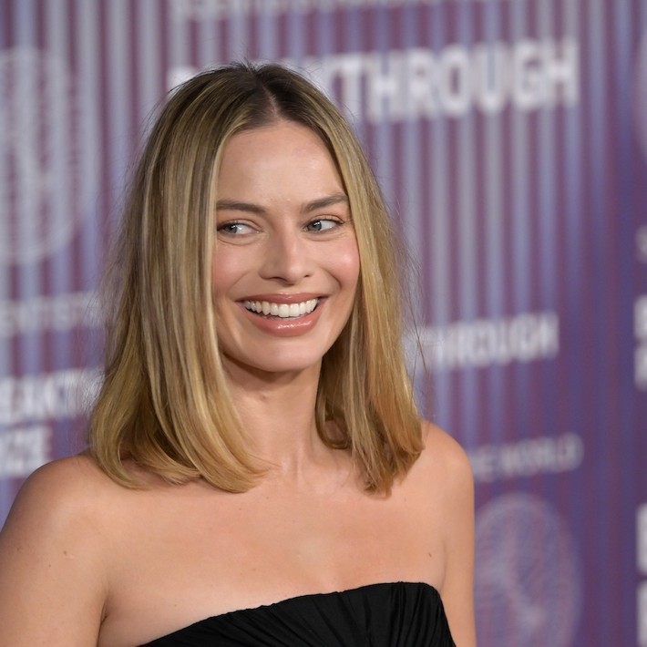 Margot Robbie Debuts Bob Haircut