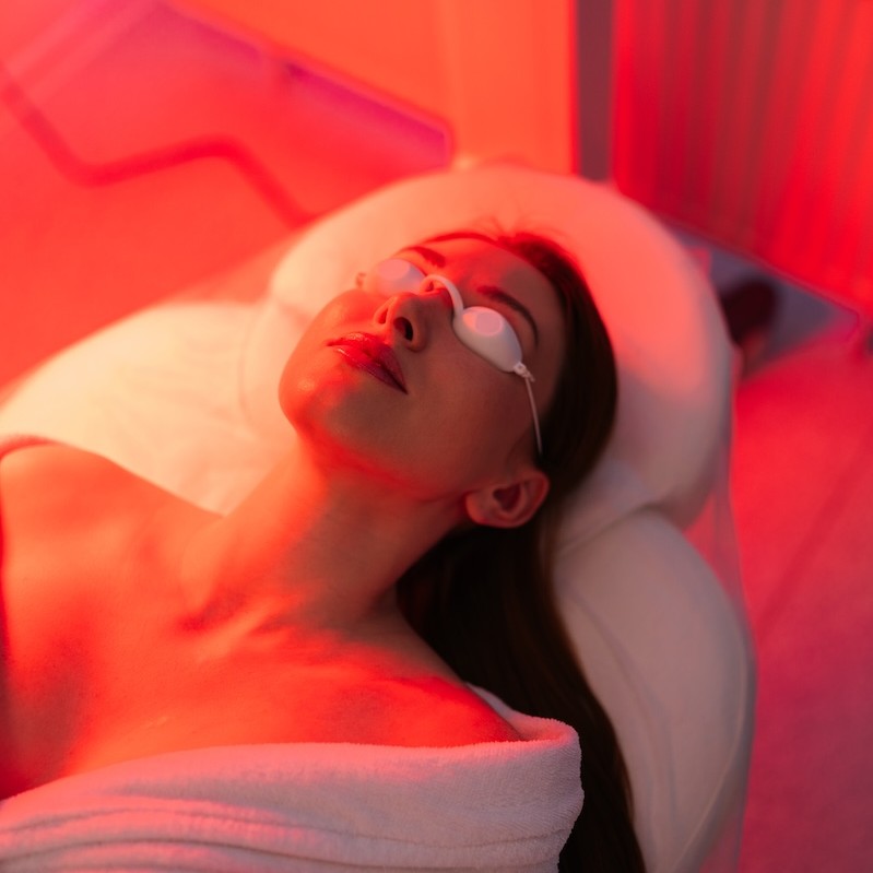 Red light therapy shifts from niche to mainstream as beauty-led demand rises, global report finds