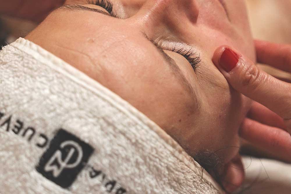 El Método María Cuevas aterriza en Barcelona: el facial de referencia que está revolucionando la estética en España