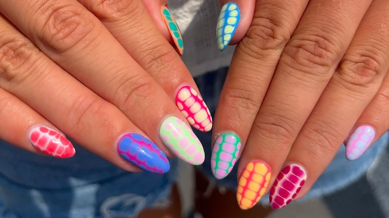 Minimalist and maximalist nail trends for summer