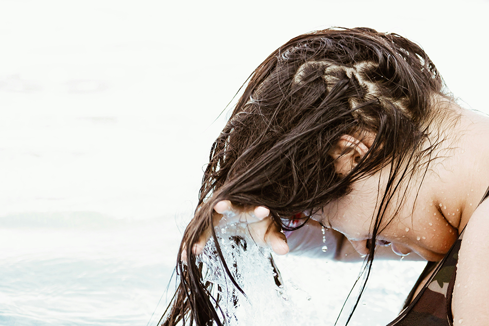 “Tu cabello es como un tupper” Héctor Núñez – Cosmetocrítico desmonta el gran mito del agua fría y el brillo capilar   