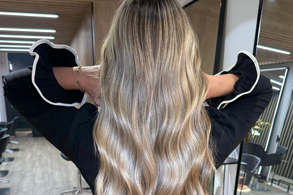 Mechas a prueba de verano: claves para evitar un rubio seco, apagado o amarillento en la estación más agresiva para el cabello