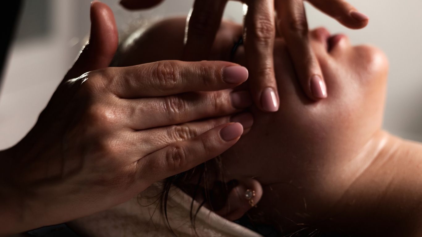 5 lymphatic drainage specialists to follow
