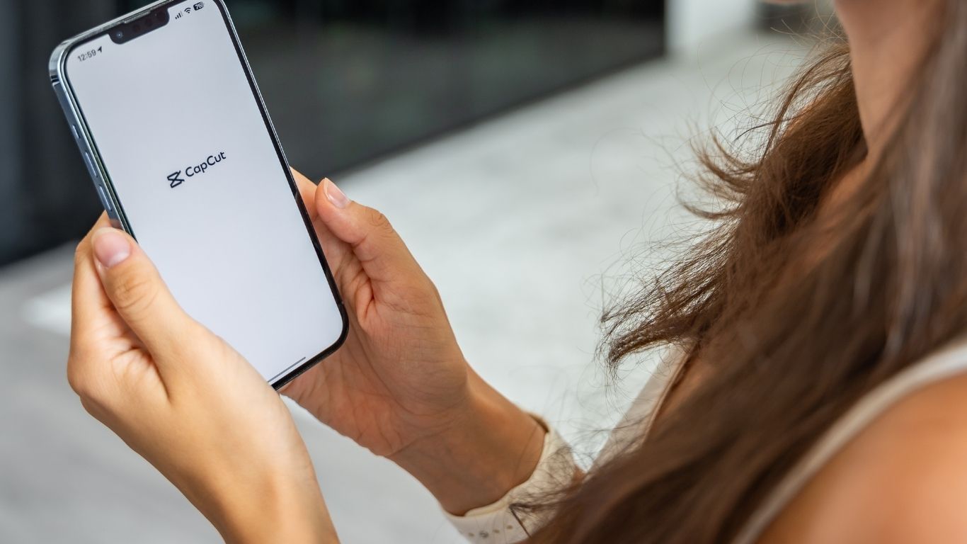 76% of UK small business owners create social media content every week, research finds