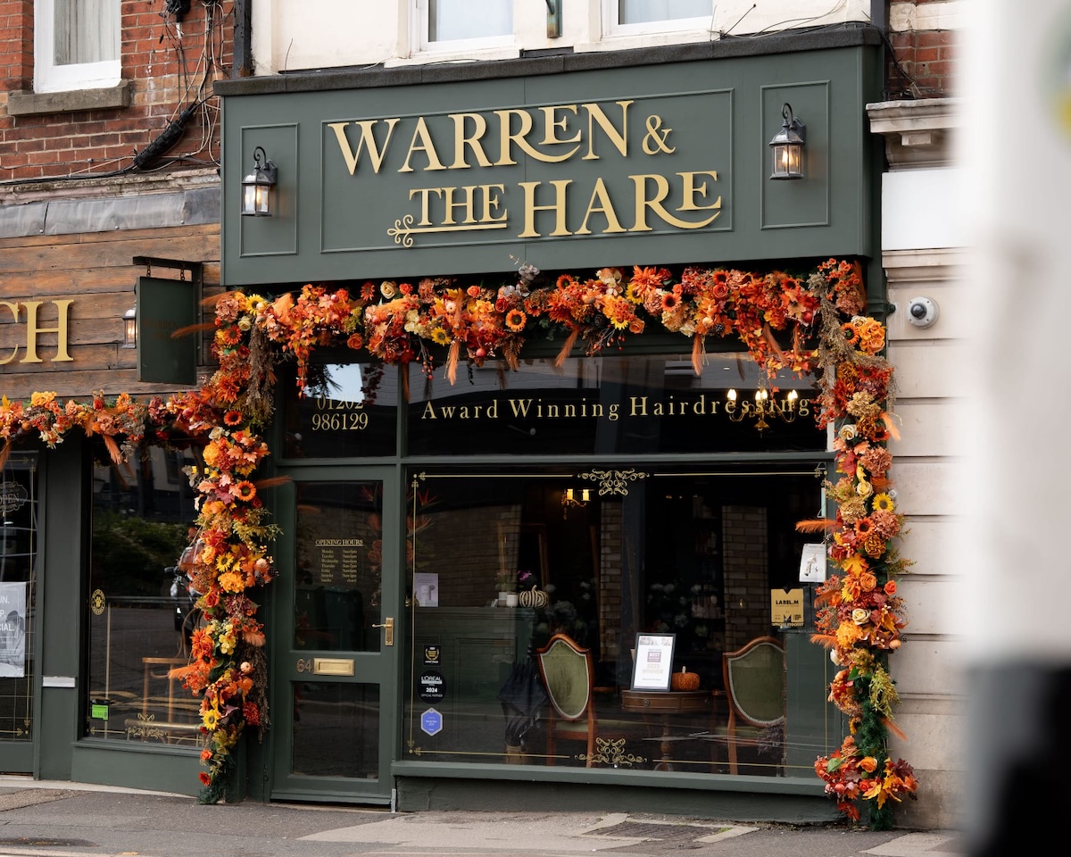 The Seasonal Switch-Up: How Hair Salons Can Use Décor to Attract Clients