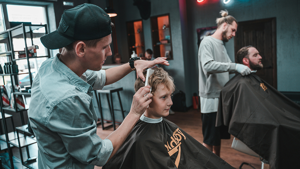 ¿Qué incluye realmente un servicio premium en barbería?
